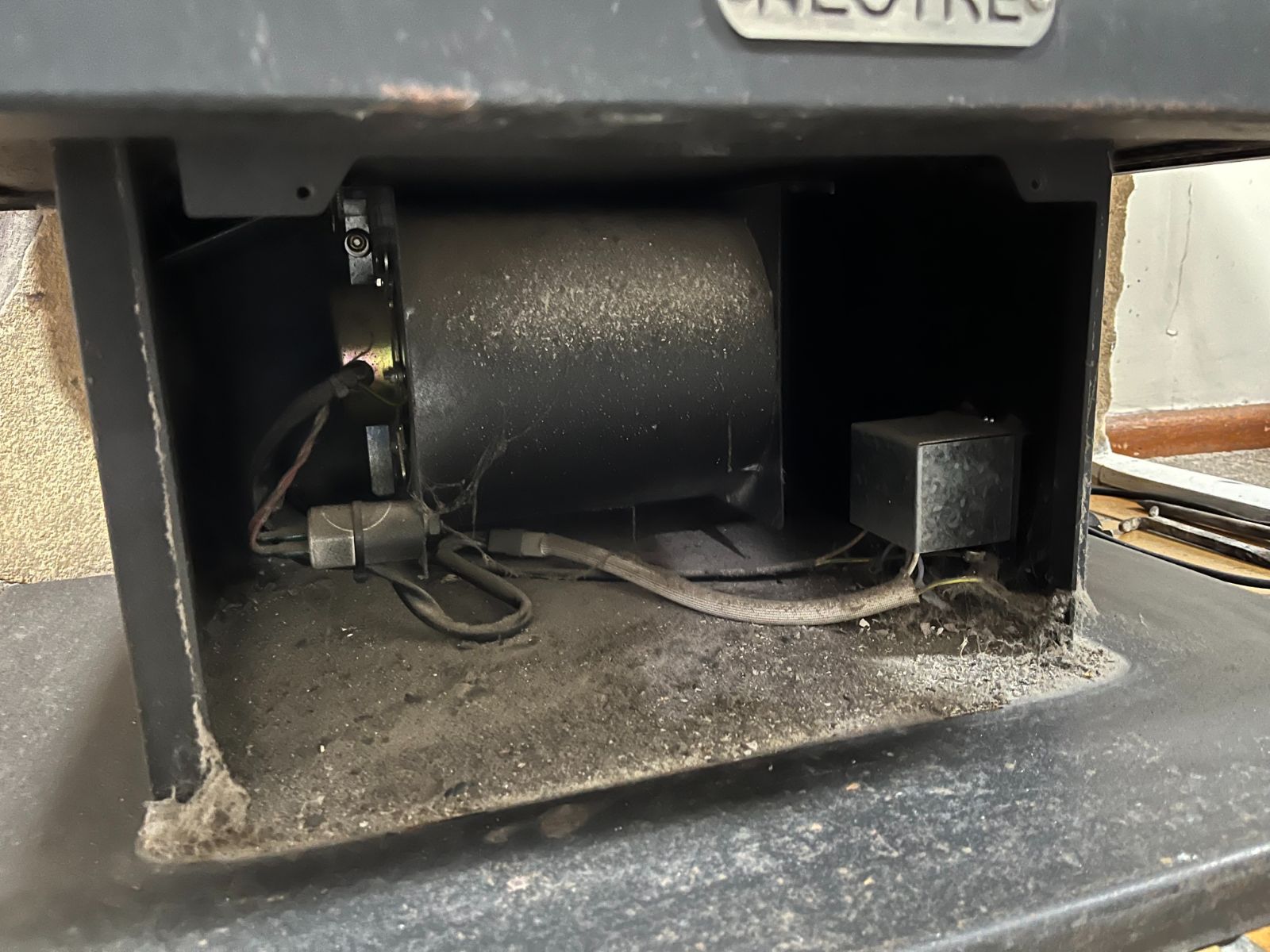 Fireplace fan in Grose Vale before service by A&J Exterior